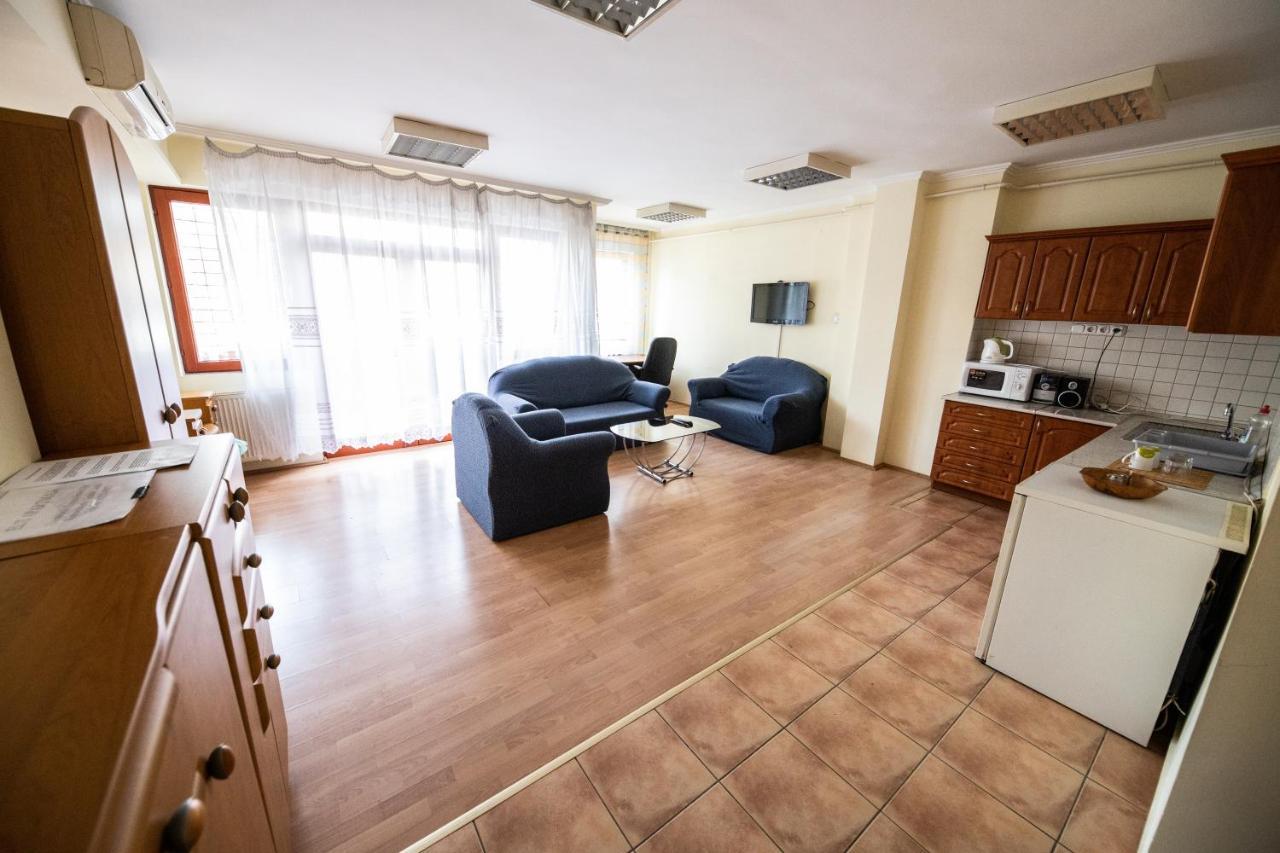 デブレツェンElit Apartmanアパートメント エクステリア 写真